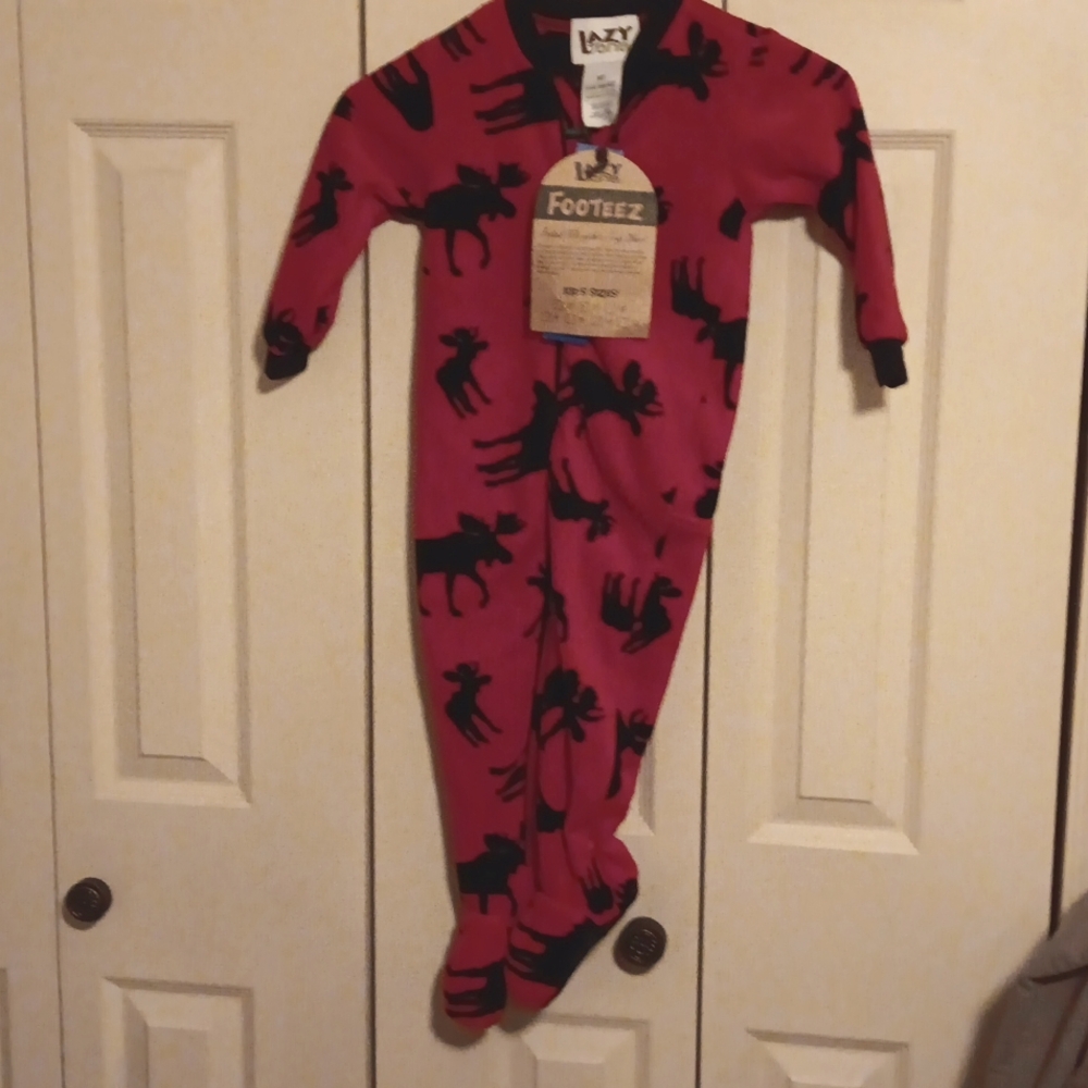 So cute & cozy . NEW. 3T Footed PJ 's with a trap door. Unisex